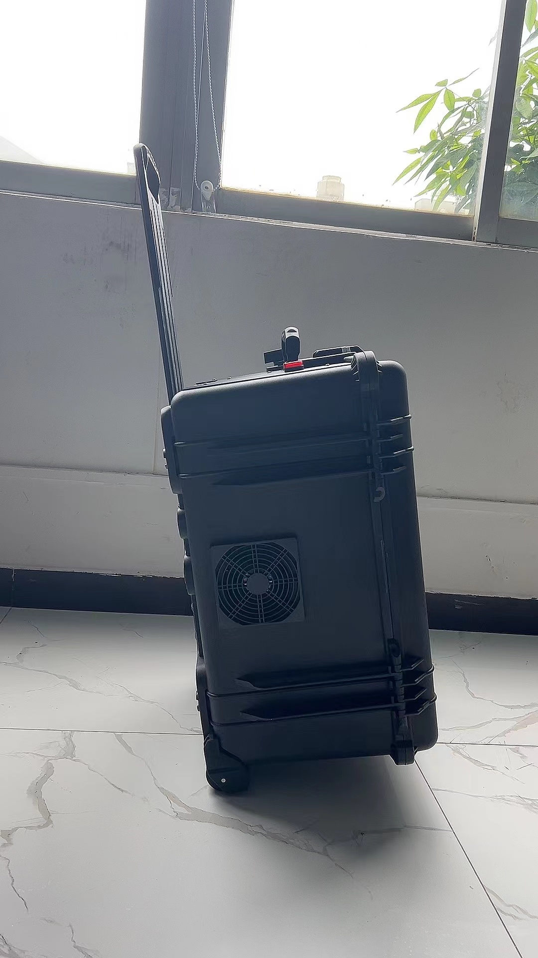 温泉手拉箱型移动通信干扰器